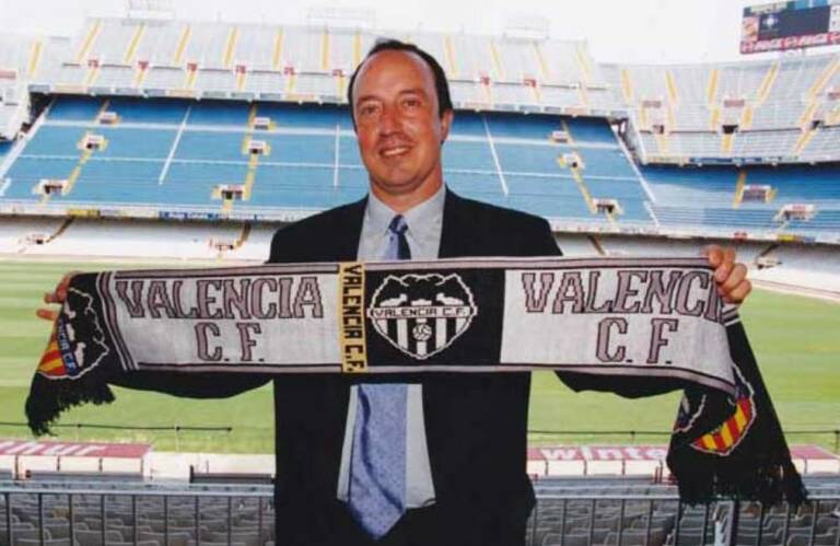 Rafa Benitez khi vừa bắt đầu sự nghiệp dẫn dắt tại HLV.